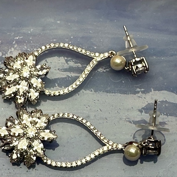 Sophisticated Silver Crystal Earrings Dangle Drop Prong Set Wedding PAGENT 4134 - Picture 3 of 11